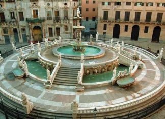 What to see in Palermo: Top 10 Sights and Attractions The fountain in Piazza Pretoria (also called Piazza della Vergogna) in Palermo