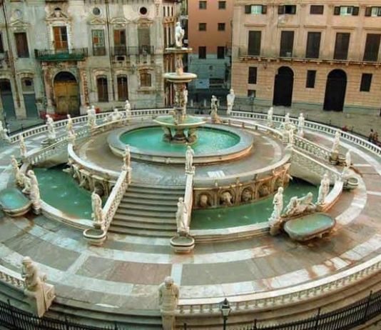 What to see in Palermo: Top 10 Sights and Attractions The fountain in Piazza Pretoria (also called Piazza della Vergogna) in Palermo