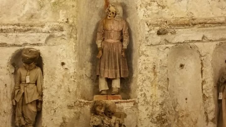 Le Mummie di bambini alle catacombe dei Cappuccini di Palermo