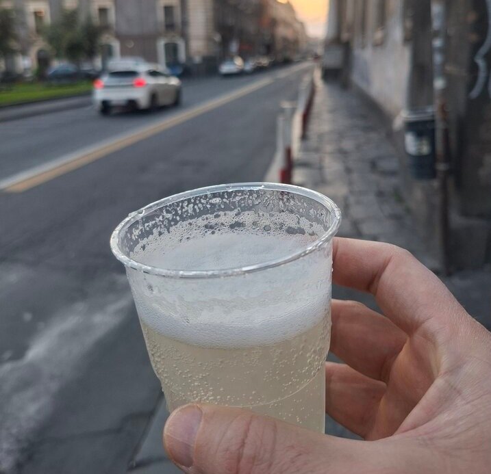 seltz, sale e limone preso in un chioschietto a Catania