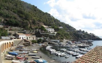 Ustica festeggia 40 anni di Area Marina Protetta il porto di Ustica