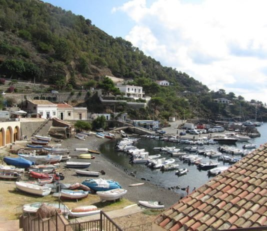 Ustica festeggia 40 anni di Area Marina Protetta il porto di Ustica