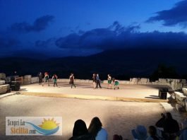 Al via il Segesta Teatro Festival 2026: spettacoli all’alba e al tramonto tra Tempio e Teatro Antico Rappresentazioni al Segesta Teatro Festival