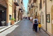 Il Centro storico di Cefalù: itinerario per visitarlo a piedi corso Re Ruggero nel centro storico di Cefalù