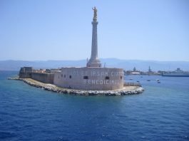 Messina in un giorno: 5 meraviglie a pochi passi da Piazza Duomo Messina statua della Madonna della Lettera