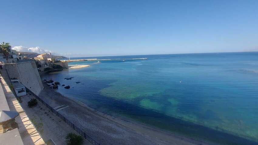 La spiaggia di Cala Petrolo a Castellammare del Golfo
