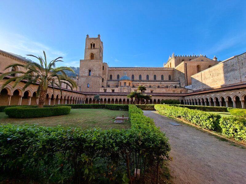 Panoramica del Chiostro Benedettino del Duomo di Monreale