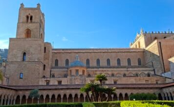 Monreale da Palermo: cosa vedere, come arrivare e cosa mangiare Panoramica del Chiostro Benedettino del Duomo di Monreale