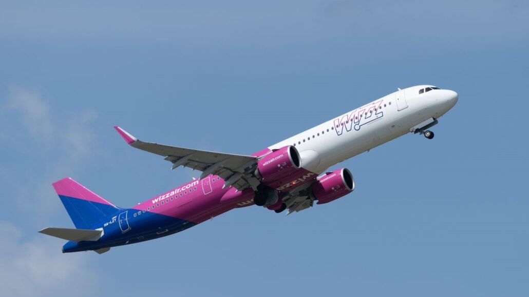Un aereo Wizz Air, la compagnia aerea che ha attivato il volo diretto tra Palermo e Tirana