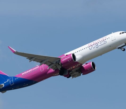 Nuova rotta aerea tra Palermo e Tirana: Wizz Air attiva il volo diretto dal 27 ottobre Un aereo Wizz Air, la compagnia aerea che ha attivato il volo diretto tra Palermo e Tirana