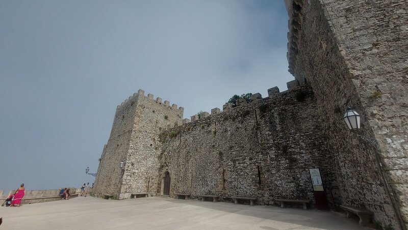 Le Torri del Balio a Erice. Qui c'è una veduta meravigliosa sulla vallata sottostante