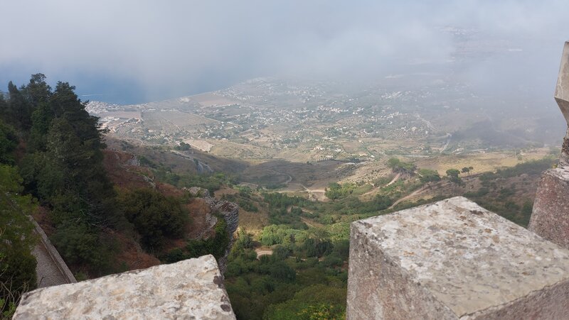 Visuale panoramica dalla cima del borgo Medievale di Erice in provincia di Trapani