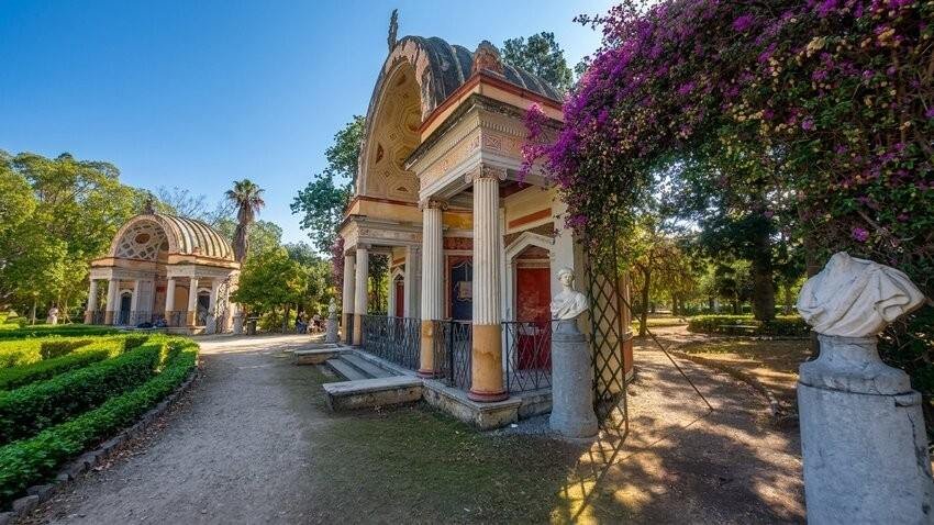 Due delle quattro esedre pompeiane di Villa Giulia