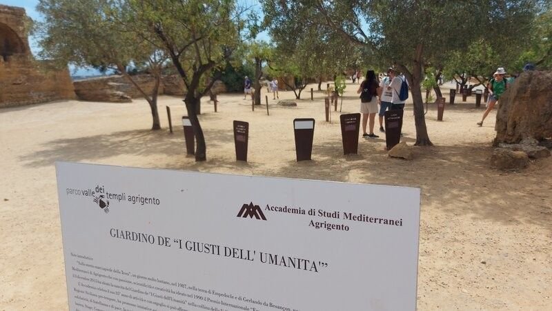L'ingresso del Giardino dei Giusti dell'Umanità nella Valle dei Templi