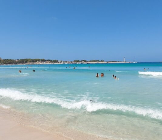 Estate 2026, 7 italiani su 10 restano in Italia: Sicilia in vetta alle preferenze La Spiaggia di San Vito lo Capo è uno de motivi per cui la Sicilia in vetta alle preferenze dei turisti nel 2026